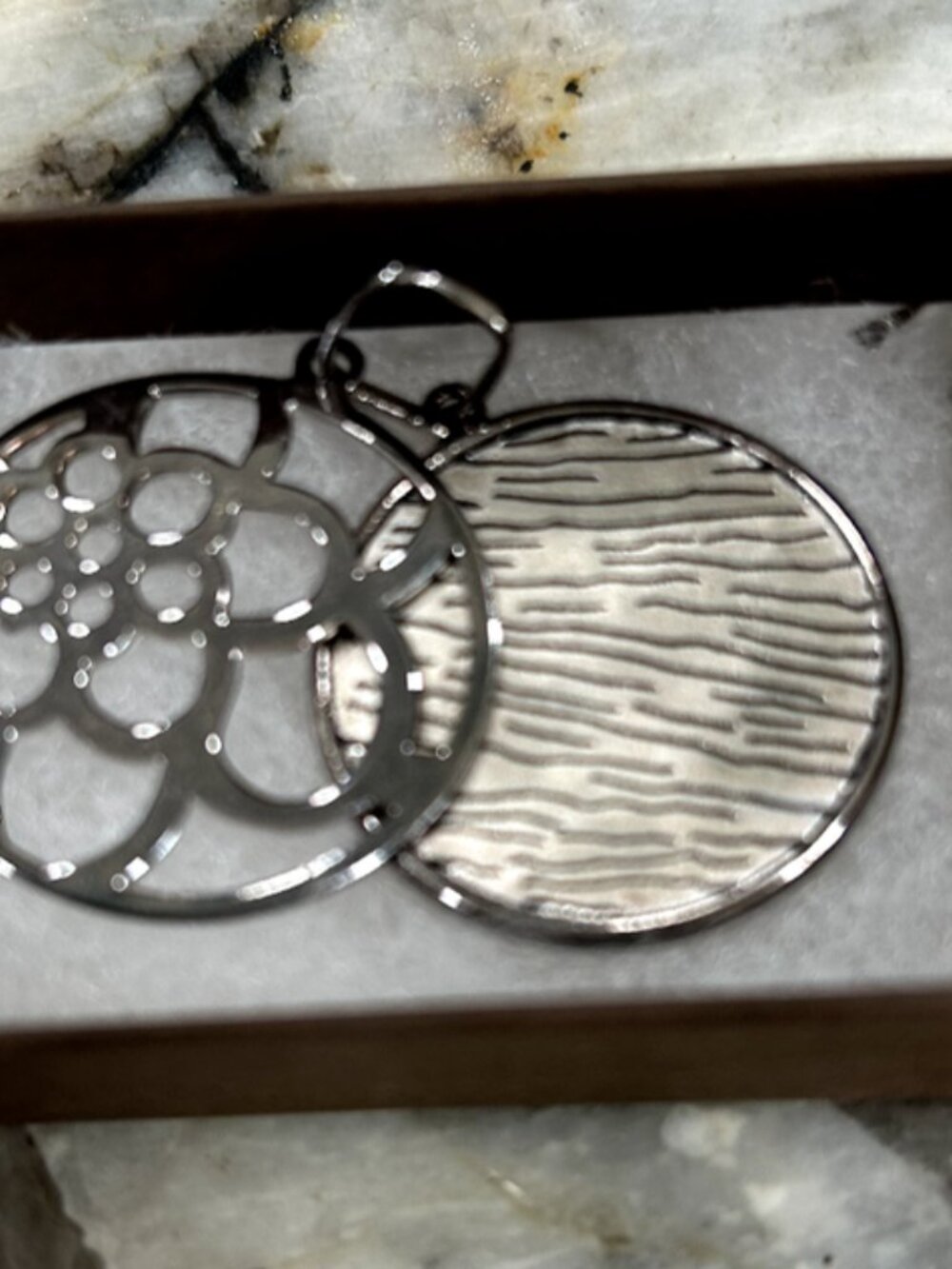 New Never Worn SILPADA S2122 STERLING 925 REVERSIBLE ROUND FLOWER PENDANT